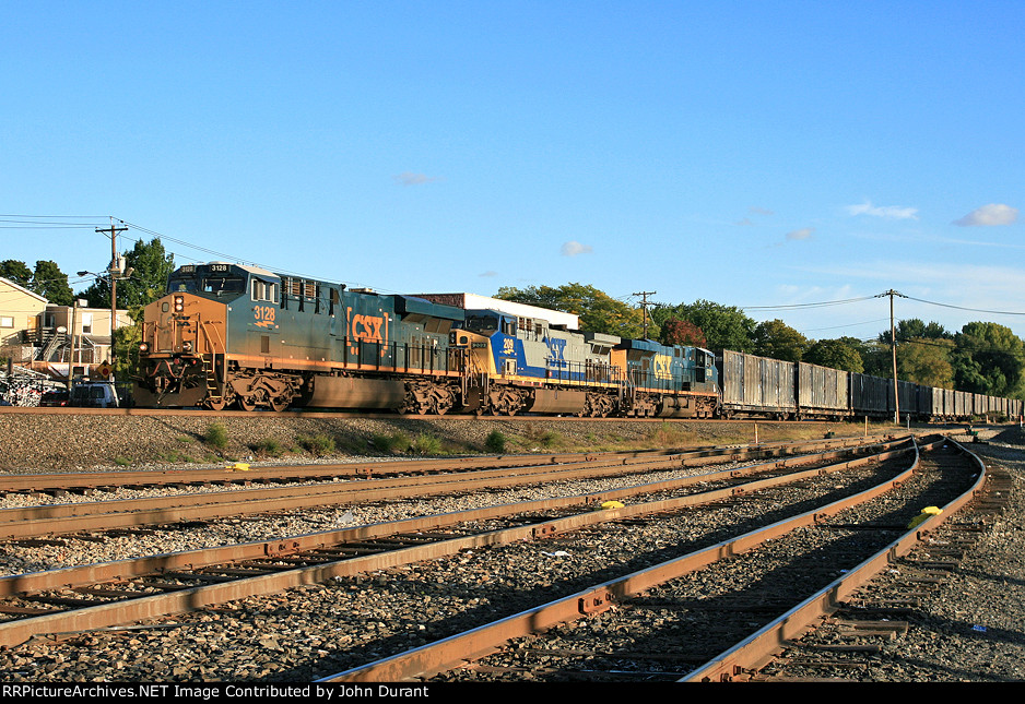 CSX 3128 on Q-710